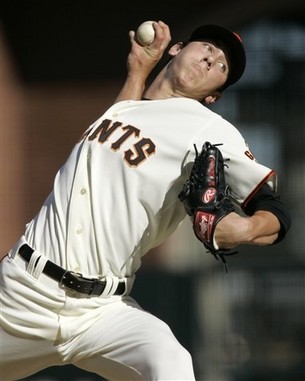 Example_HipsRotatingBeforeShoulders_TimLincecum_2007_007.jpg